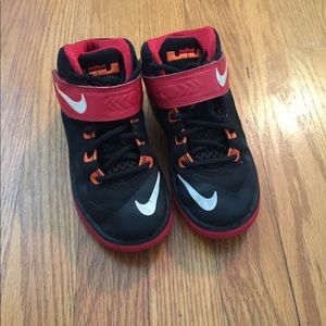 Nike Lebron boys tennis shoes